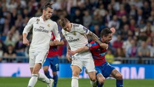 Tony Kroos cubre balón contra Levante 