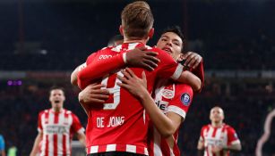 Chucky y De Jong celebran el único gol del PSV