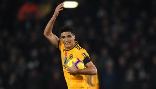 Raúl Jiménez, en el juego contra Tottenham en el Molineux Stadium