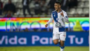 Víctor Guzmán festeja uno de sus goles con Pachuca