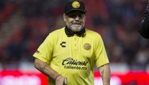 Diego Armando Maradona durante un juego con Dorados