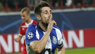 Héctor Herrera durante un partido del Porto