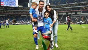 Caraglio disfruta del trofeo de Copa MX junto con su familia