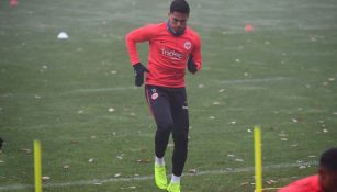 Salcedo realiza un entrenamiento con el Frankfurt 