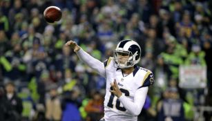 Jared Goff lanza en un duelo con los Rams