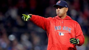 Alex Cora, durante juego de Red Sox 