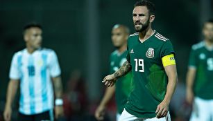 Miguel Layún durante el partido contra Argentina