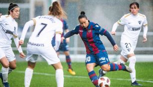 Charlyn Corral en duelo ante el Málaga 