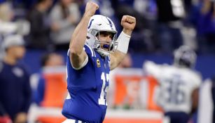 Andrew Luck festeja touchdown de Colts