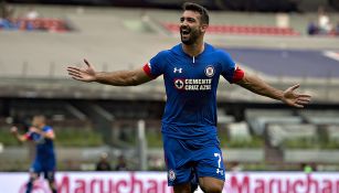 Cauteruccio celebra gol de Cruz Azul en el Azteca