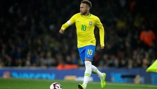 Neymar durante un duelo con Brasil en la Fecha FIFA 