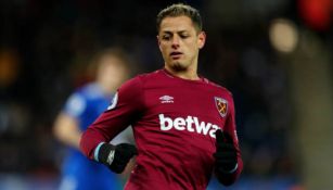 Chicharito, durante partido del West Ham United 