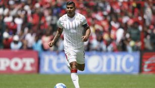 Carlos Salcido durante un juego de Chivas