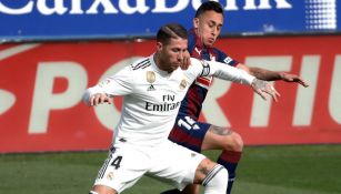 Ramos, pelea por el balón en el encuentro frente al Eibar 