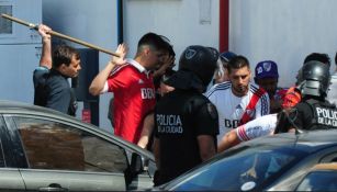 Policía argentina dirige a aficionados de River 