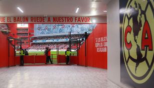 Postal del Estadio Nemesio Díez con el escudo del América