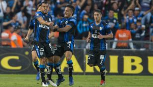 Querétaro festejando el gol de Samudio 