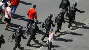 Policías a las afueras del Monumental