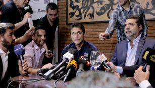 Angelici y Barros Schelotto, en conferencia de prensa