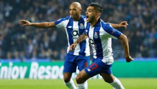 Tecatito Corona celebra su gol contra Schalke