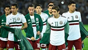 Jugadores de la Selección Mexicana antes de un partido vs Argentina