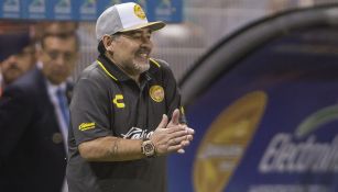 Maradona anima a sus jugadores en juego de Dorados