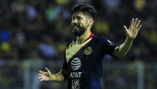 Oribe festeja en el Estadio Azteca