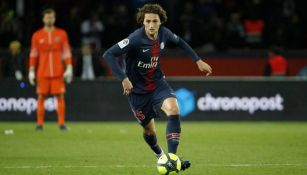 Adrien Rabiot conduce el balón en un juego del PSG