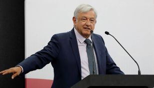 AMLO durante un evento