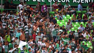 Aficionados de Santos durante un encuentro ante León