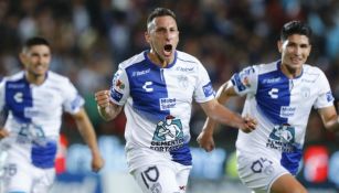 Jugadores de Pachuca celebran un gol