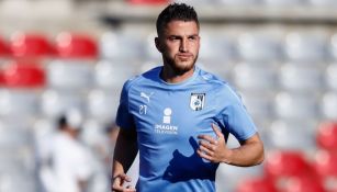 Hiram Mier durante un entrenamiento de Gallos