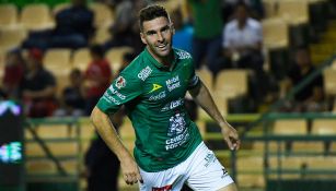 Mauro Boselli celebra una anotación con León