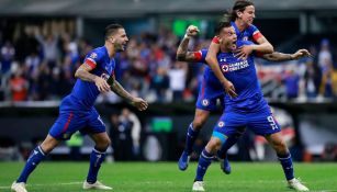 Jugadores de Cruz Azul festejan anotación contra Rayados