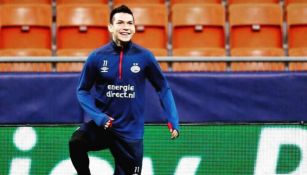 Hirving Lozano calentando con el PSV