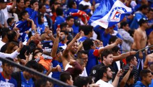 Aficionados del Cruz Azul en el Azteca