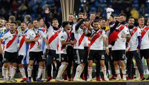 Jugadores de River Plate festejan en Madrid título de Libertadores