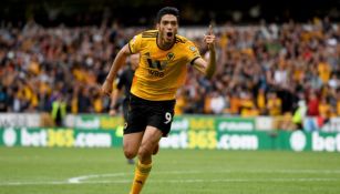 Jiménez festeja un gol con los Wolves