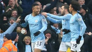 Gabriel Jesus celebra con sus compañeros un gol del Man City