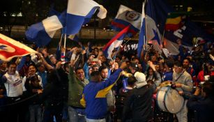 Cruz Azul recibe serenata en el hotel de concentración previo a la Final