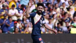 Oribe Peralta celebra una anotación ante Lobos BUAP 