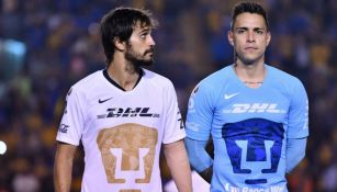 Alejandro Arribas y Alfredo Saldívar previo a un Juego de Pumas