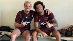 Chicharito Hernández y Felipe Anderson en el vesitdor