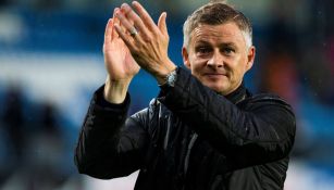 Ole Gunnar Solskjaer saluda a la afición red 