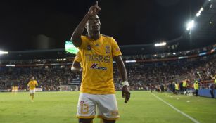 Valencia celebra una anotación con Tigres 