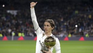 Modric presume el balón de oro