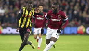 Masuaku intenta escaparse con el balón ante la marca de Sema