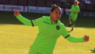 Charlyn Corral festeja triplete con el Levante