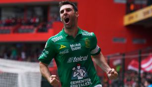 Mauro Boselli festeja gol con León