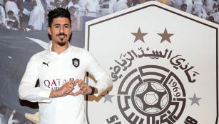 Bounedjah posa con el escudo del Al Saad